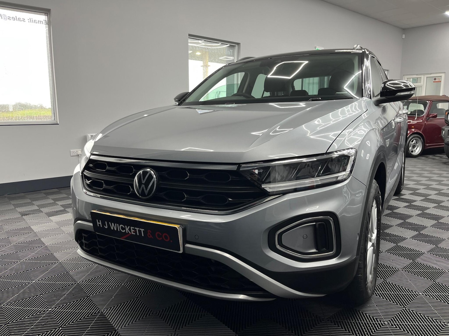 Used Volkswagen T-Roc 2023 for sale - 77723487: Photo 2