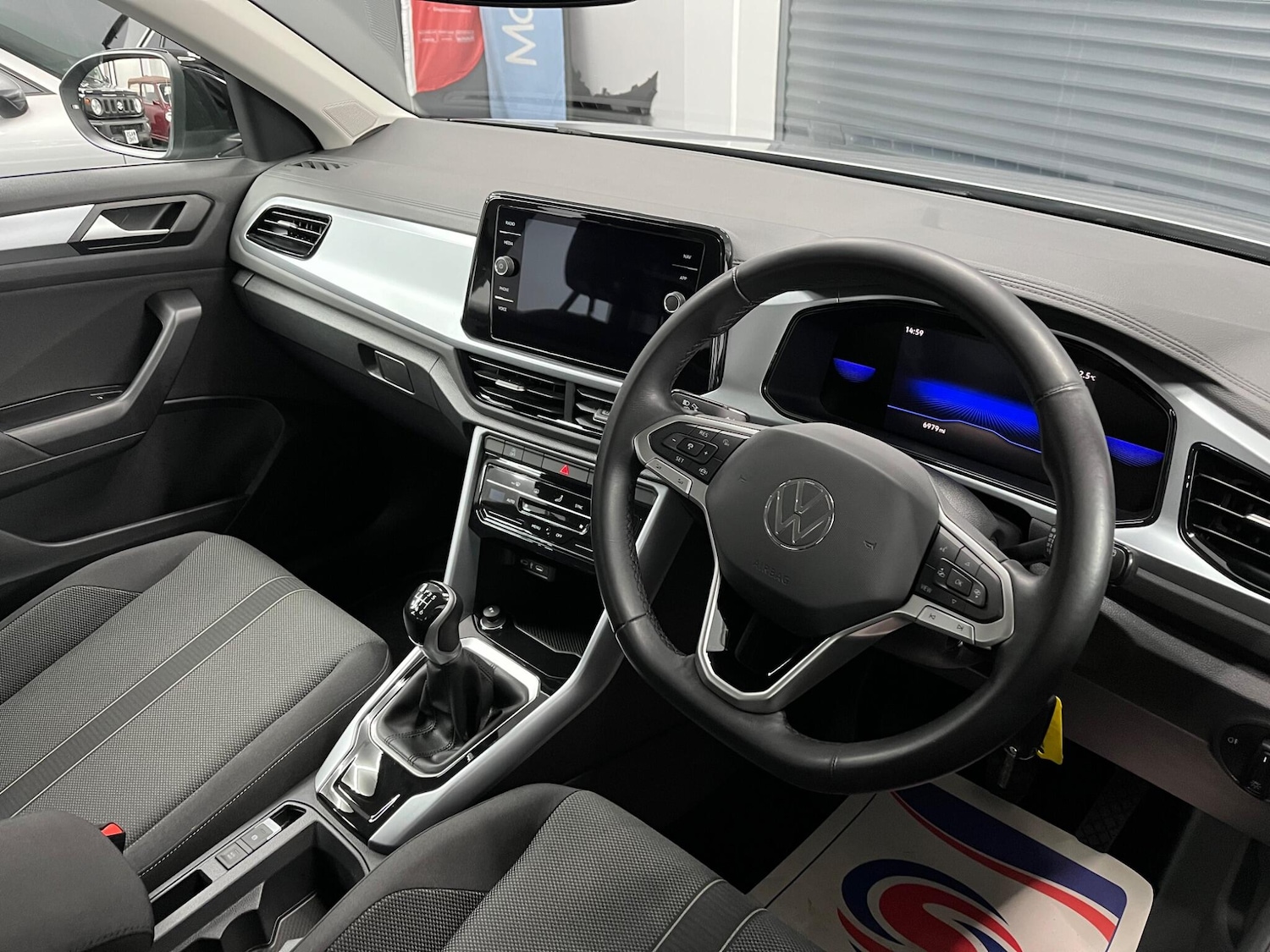 Used Volkswagen T-Roc 2023 for sale - 77723487: Photo 6