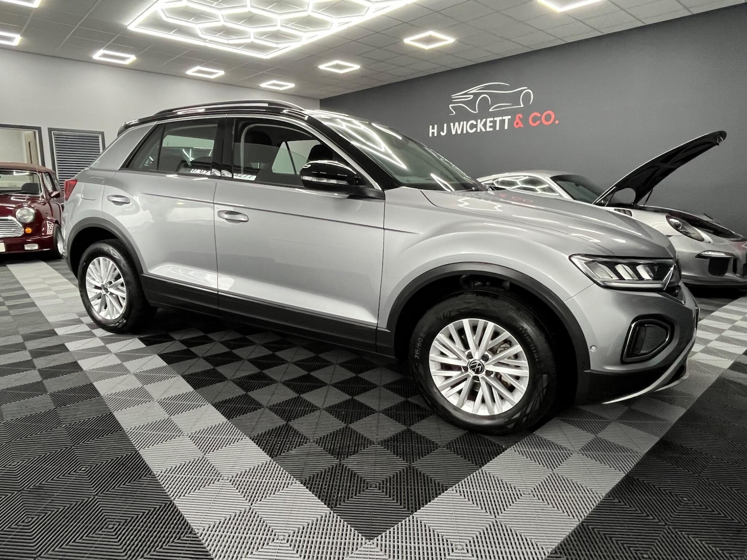 Used Volkswagen T-Roc 2023 for sale - 77723487: Photo 8