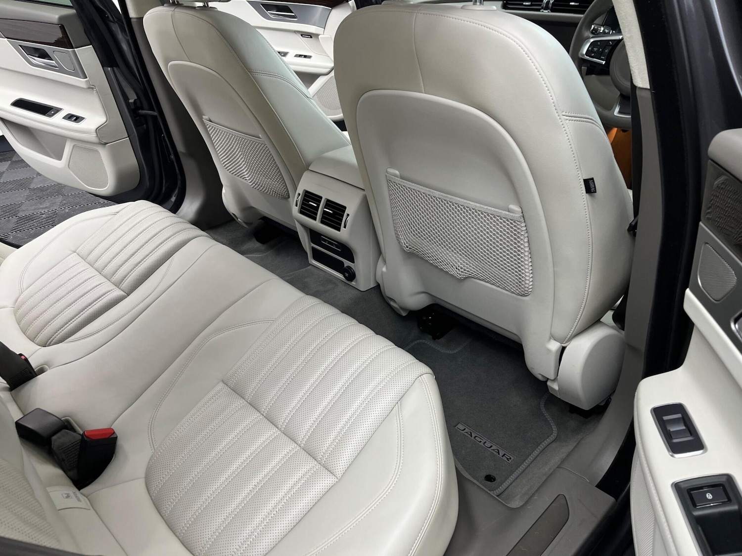 Used Jaguar XF 2018 for sale - 77067104: Photo 11