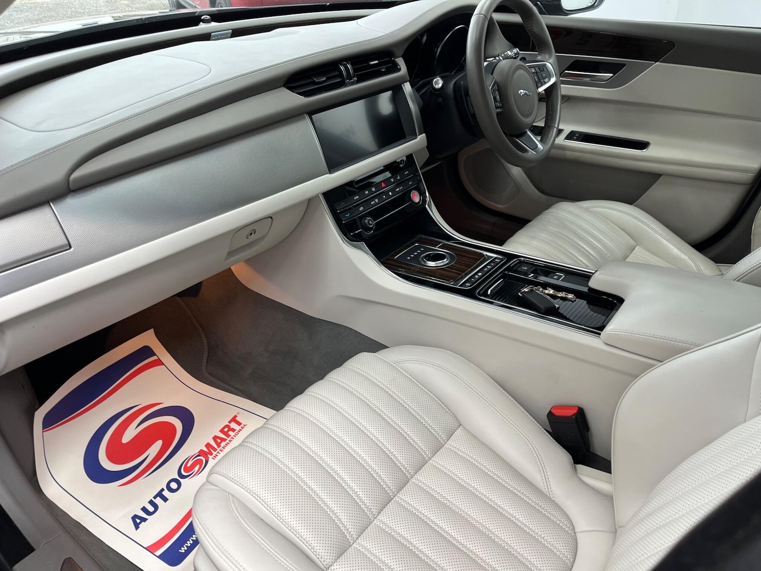 Used Jaguar XF 2018 for sale - 77067104: Photo 18