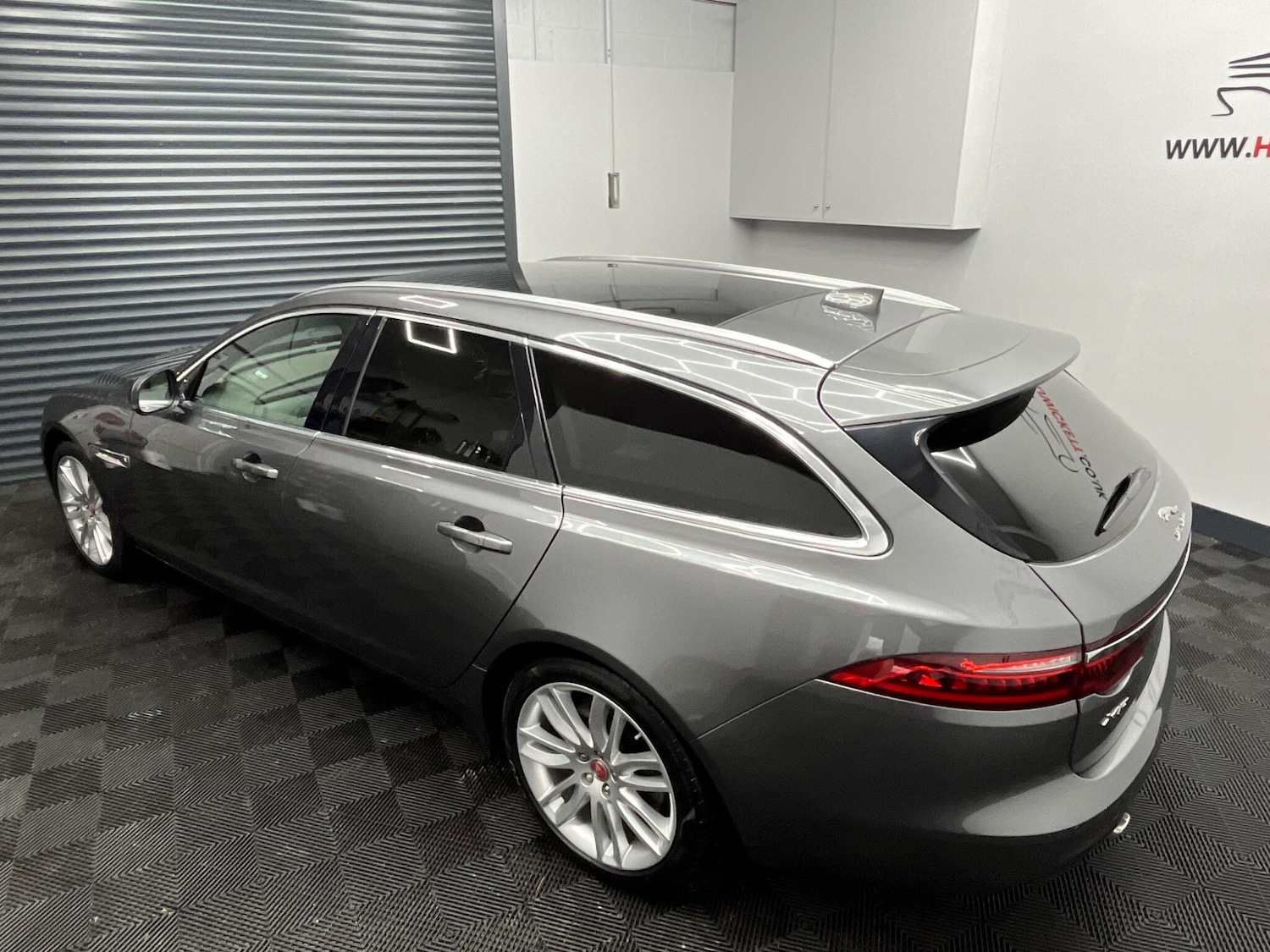 Used Jaguar XF 2018 for sale - 77067104: Photo 3
