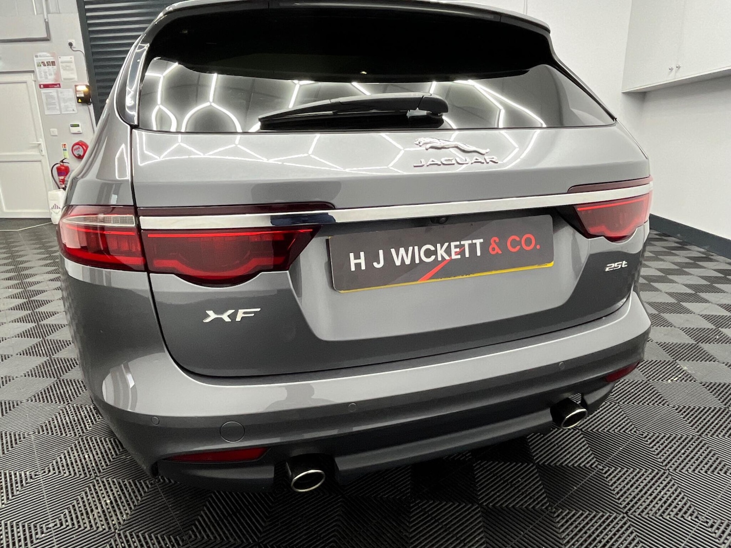 Used Jaguar XF 2018 for sale - 77067104: Photo 7