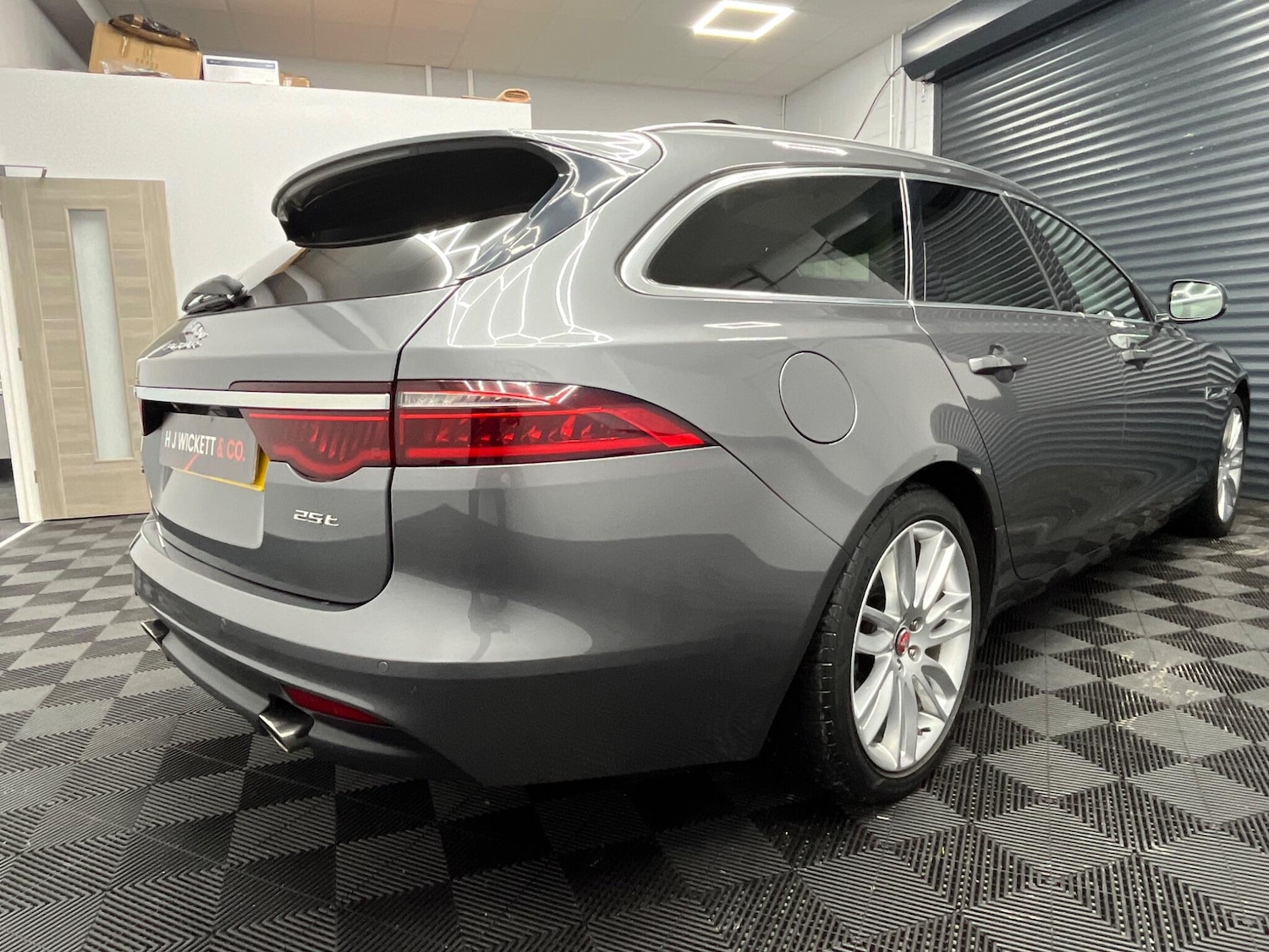Used Jaguar XF 2018 for sale - 77067104: Photo 8