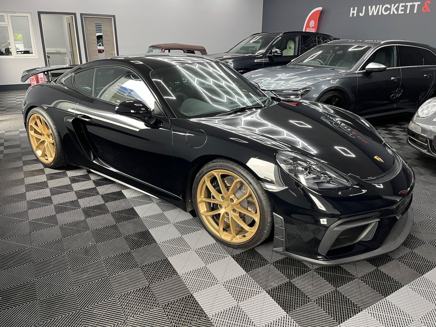 Used Porsche Cayman 2020 for sale - 76865123: Photo 2