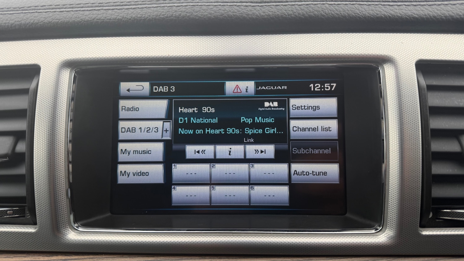 Used Jaguar XF 2014 for sale - 76553775: Photo 17