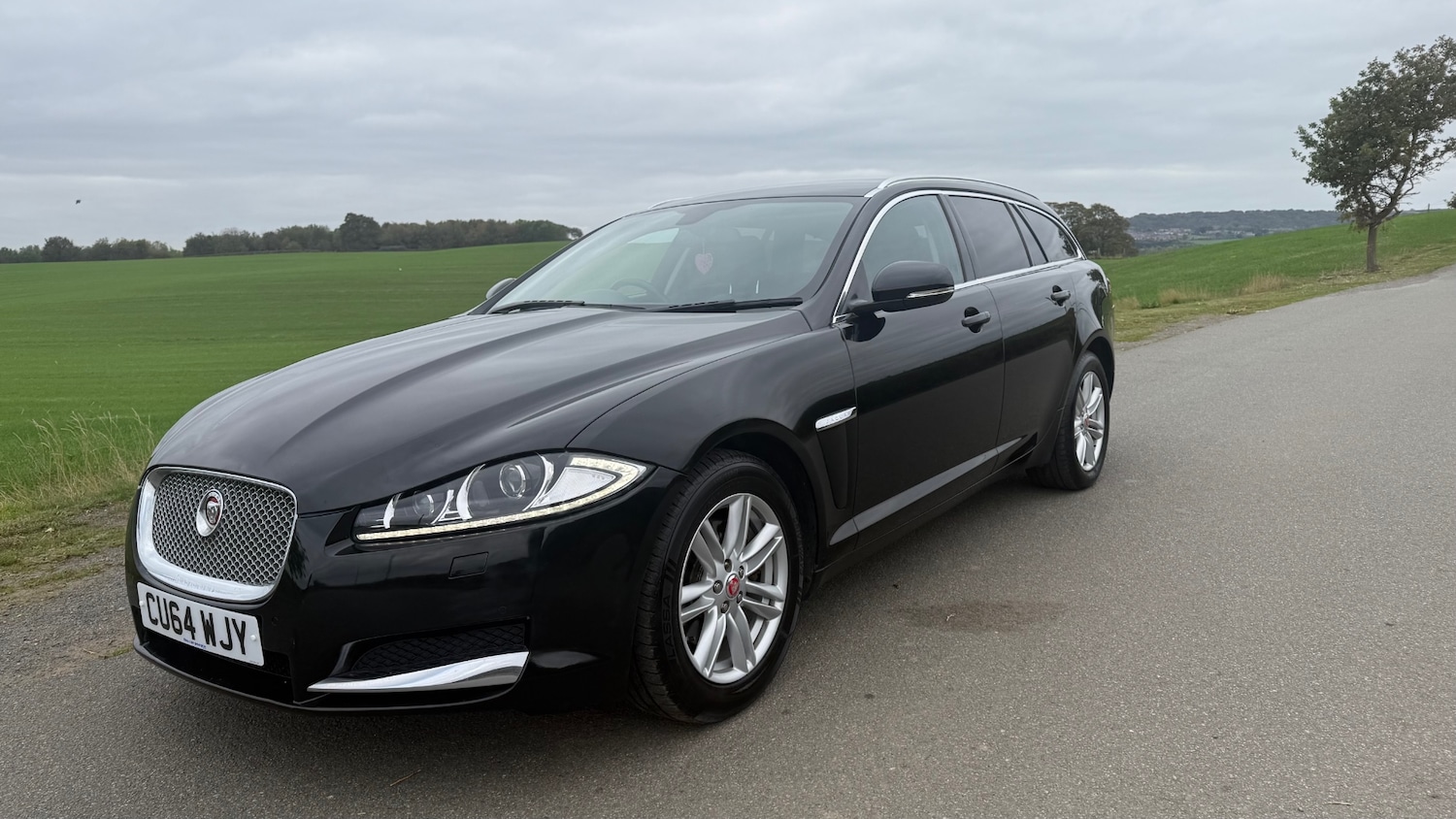 Used Jaguar XF 2014 for sale - 76553775: Photo 3