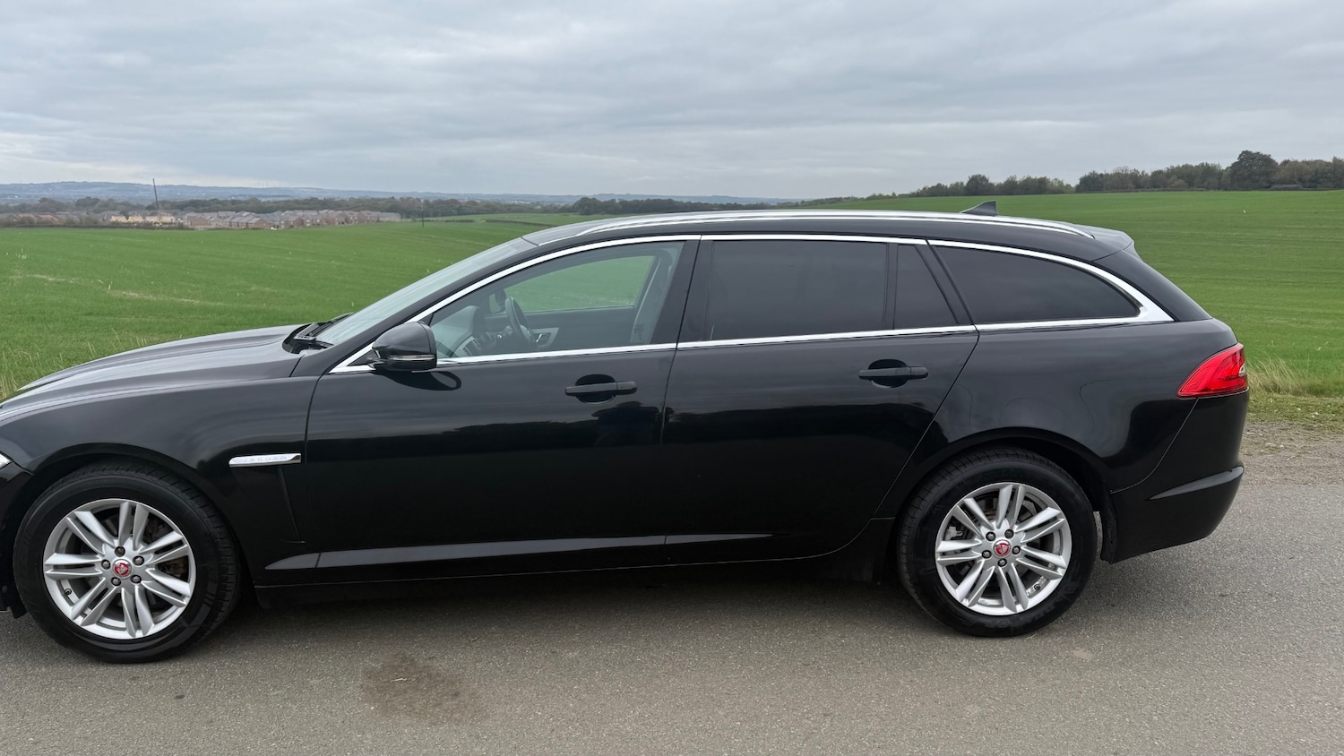 Used Jaguar XF 2014 for sale - 76553775: Photo 4