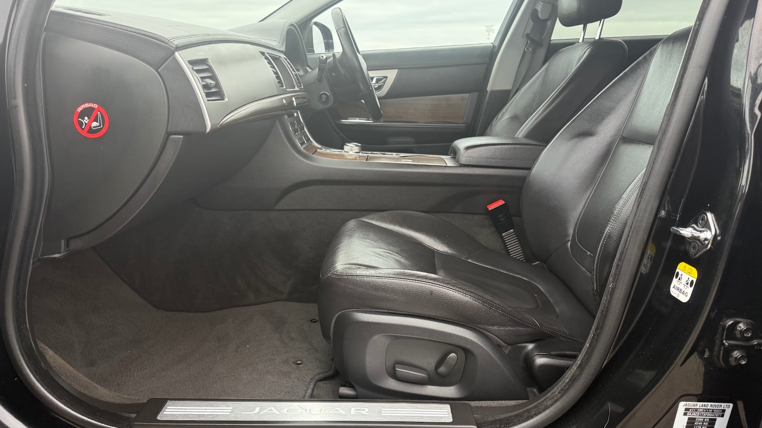 Used Jaguar XF 2014 for sale - 76553775: Photo 9