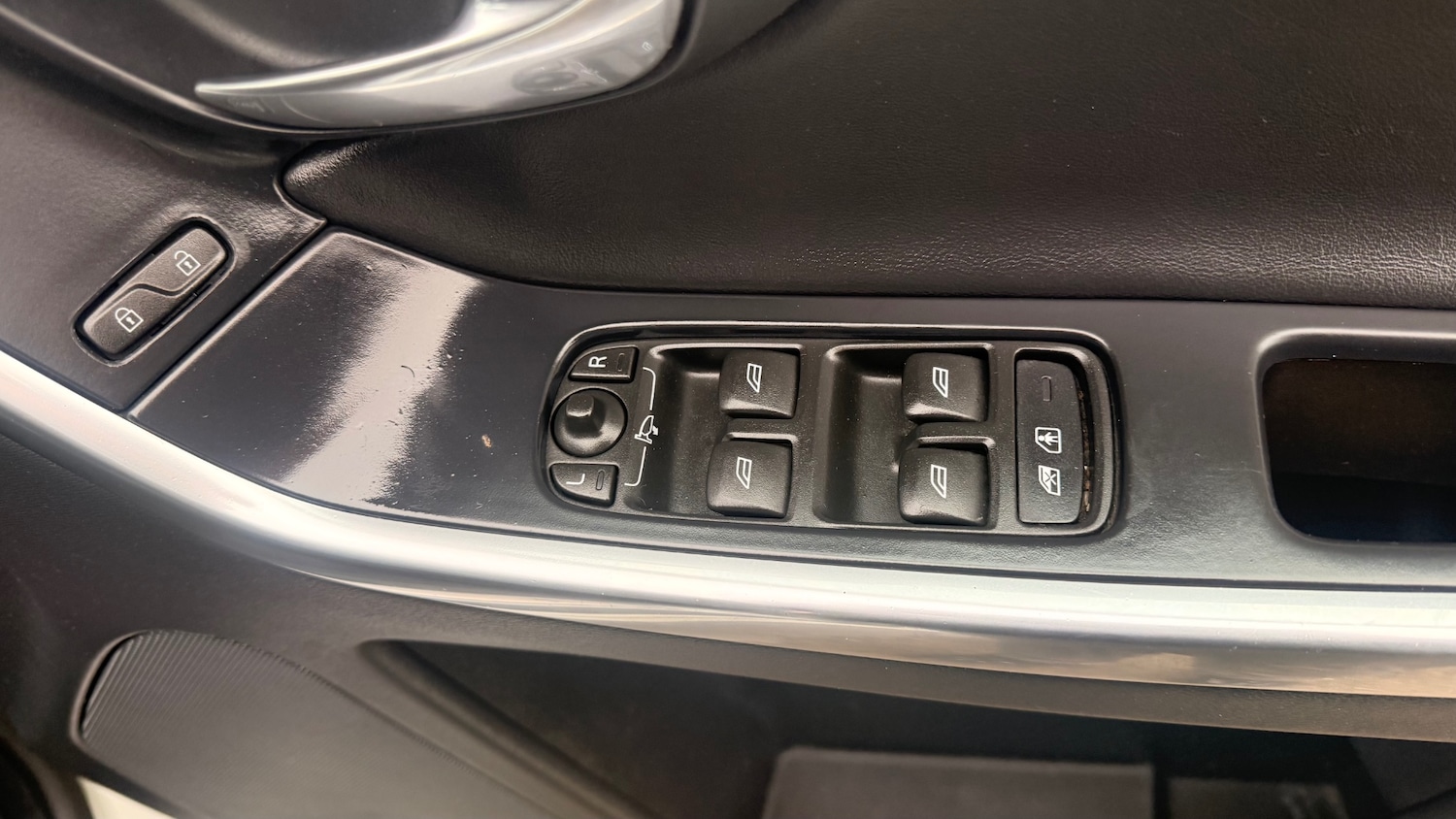 Used Volvo XC60 2017 for sale - 77062338: Photo 16