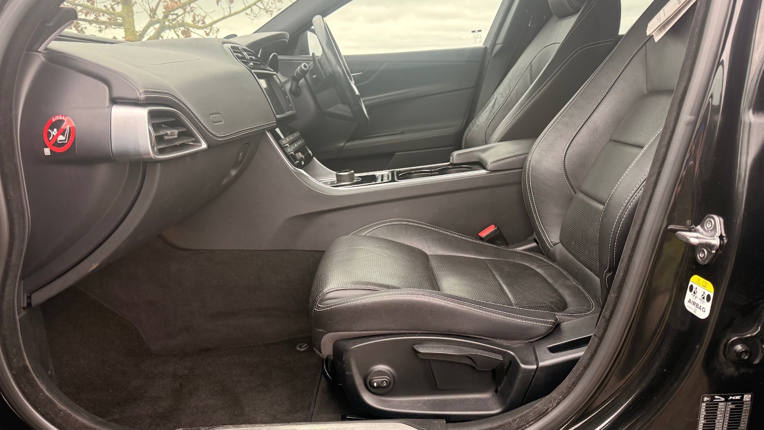 Used Jaguar XE 2017 for sale - 77742557: Photo 14