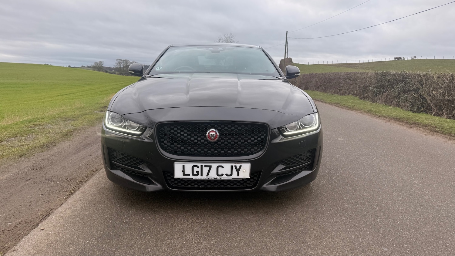 Used Jaguar XE 2017 for sale - 77742557: Photo 2