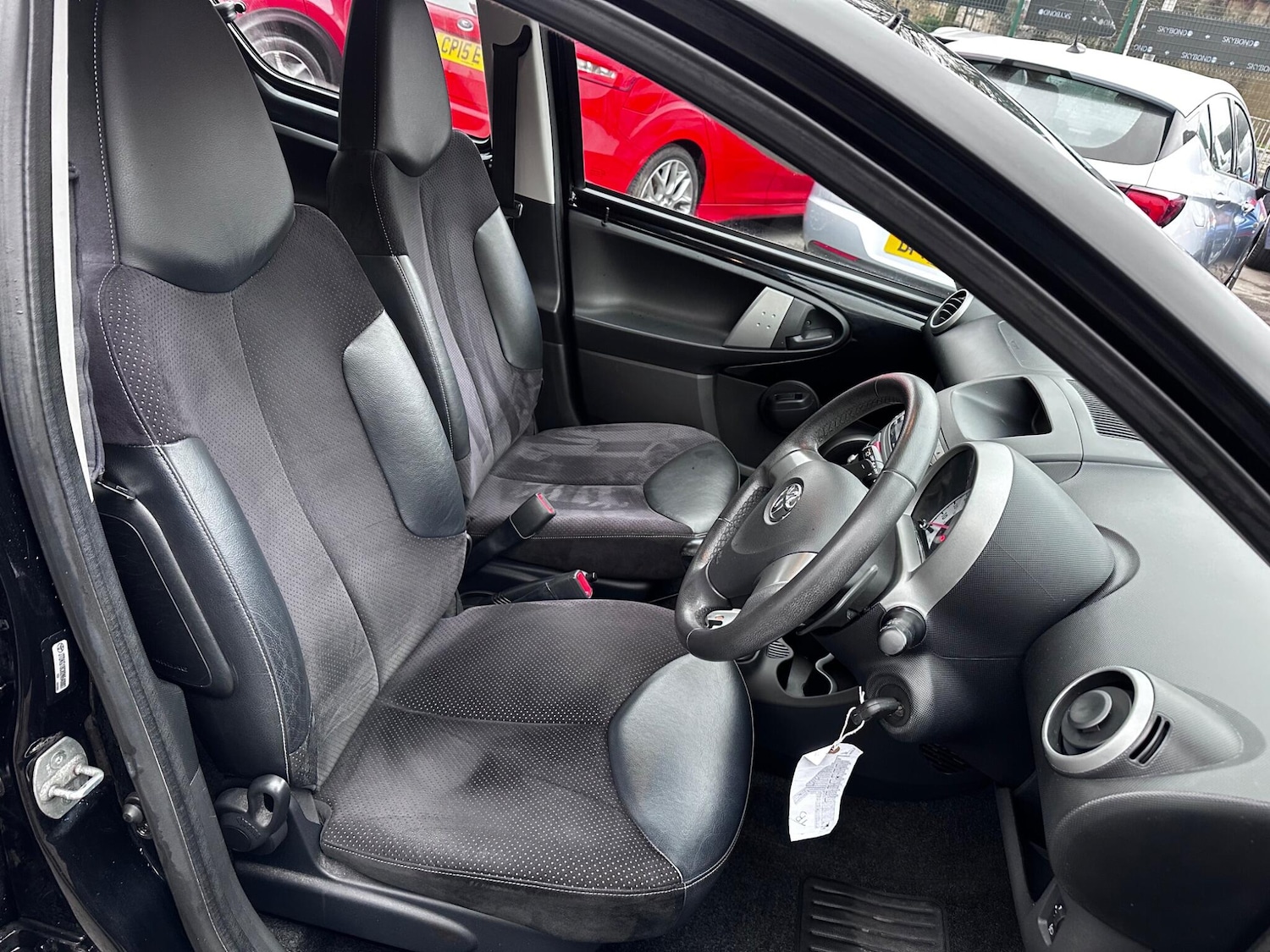 Used Toyota AYGO 2012 for sale - 77456172: Photo 14