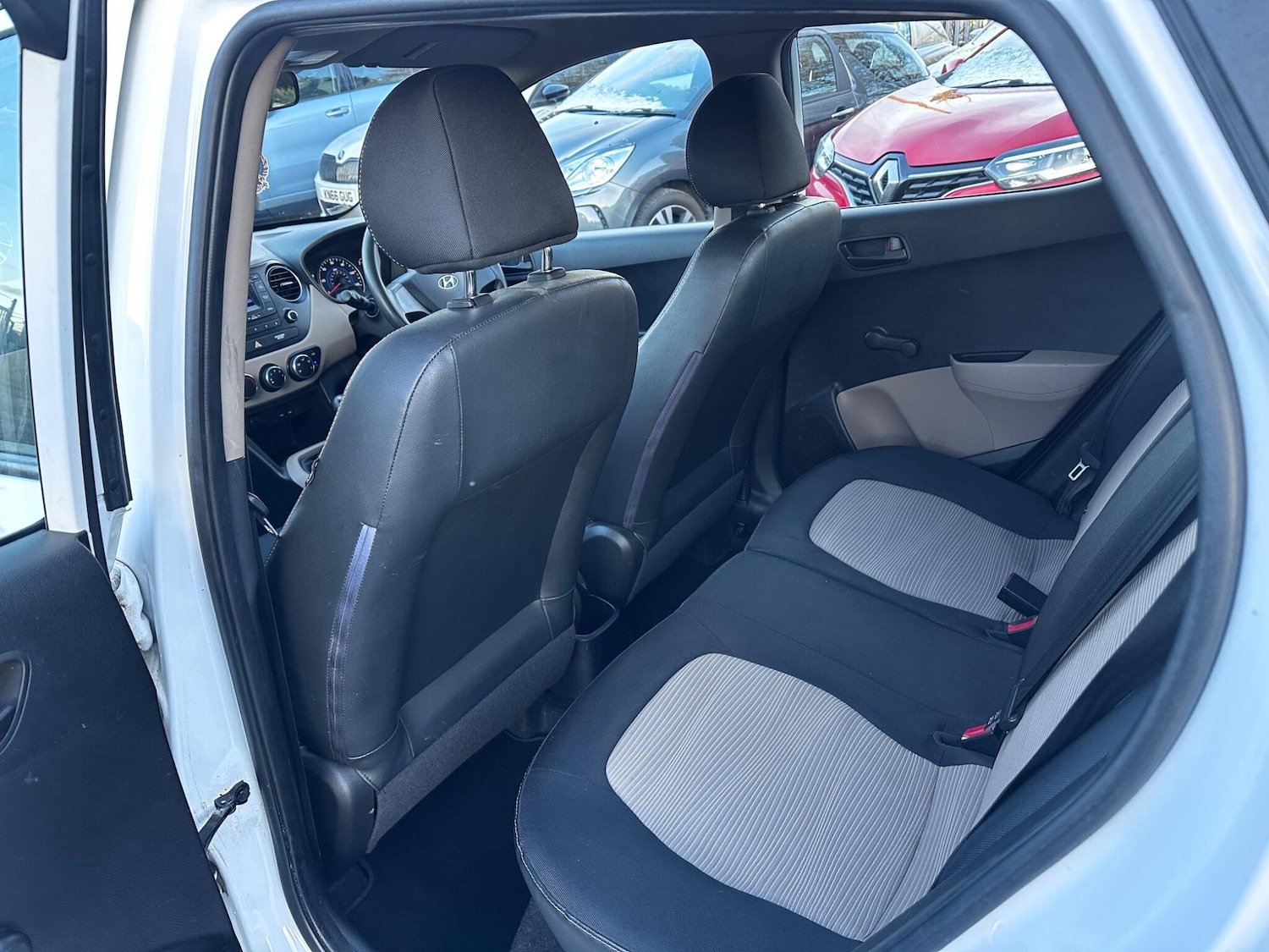 Used Hyundai i10 2014 for sale - 76620019: Photo 18