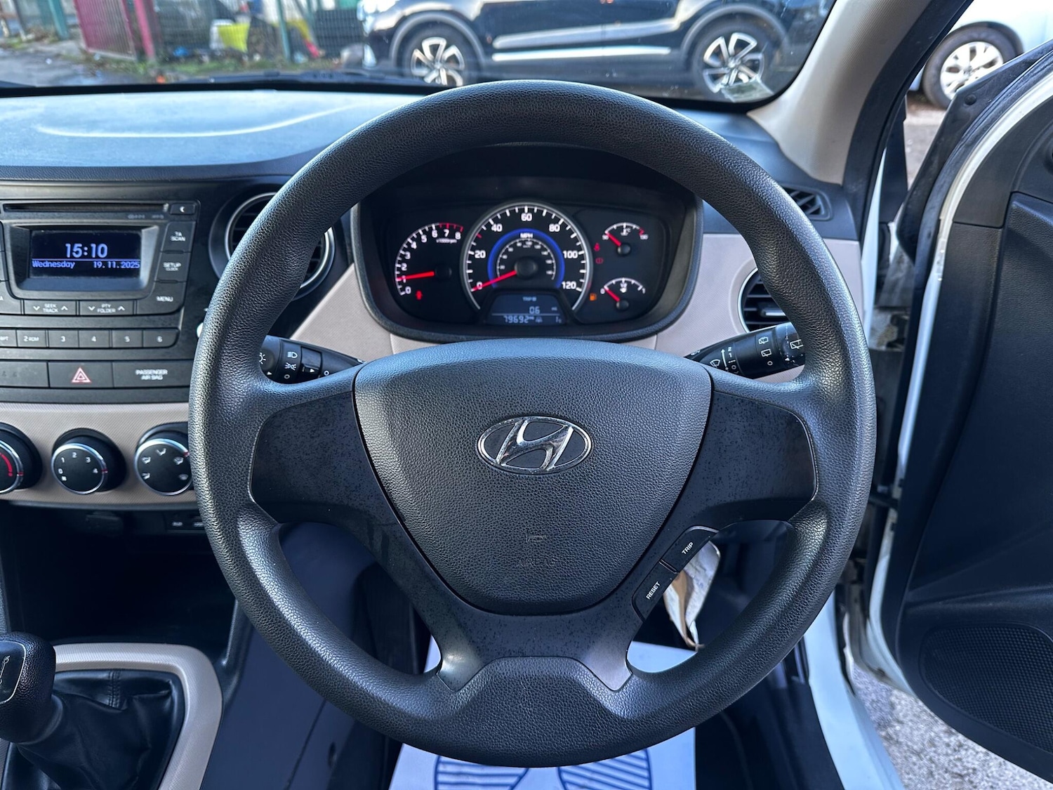 Used Hyundai i10 2014 for sale - 76620019: Photo 24