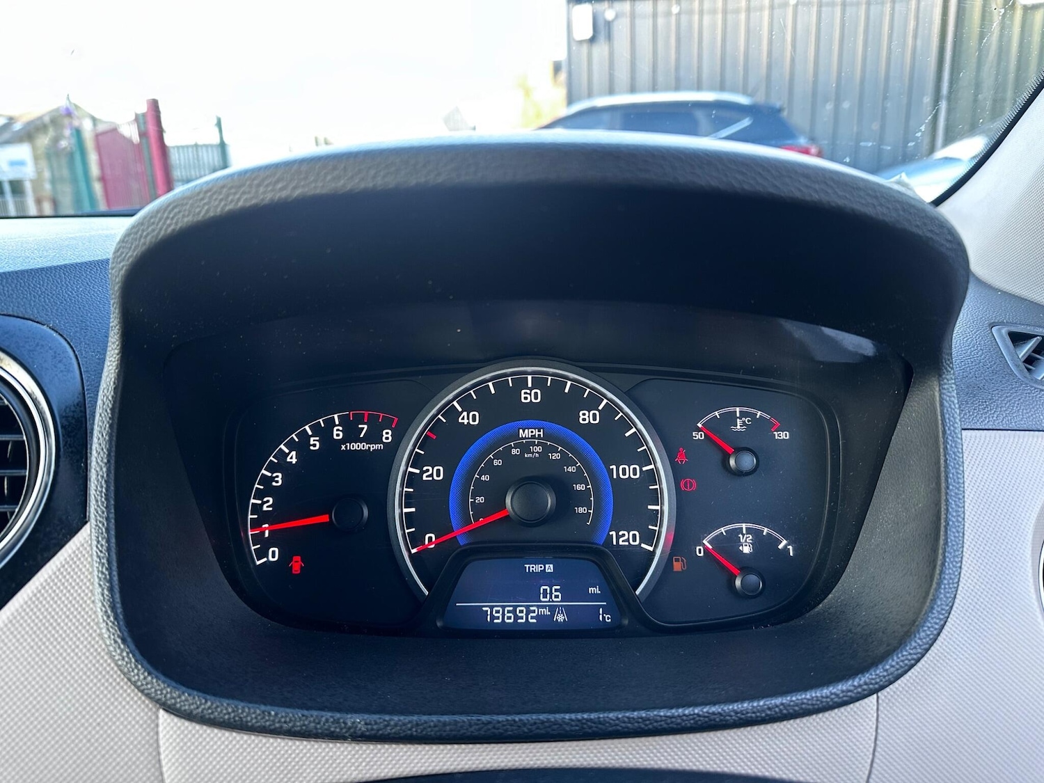 Used Hyundai i10 2014 for sale - 76620019: Photo 25