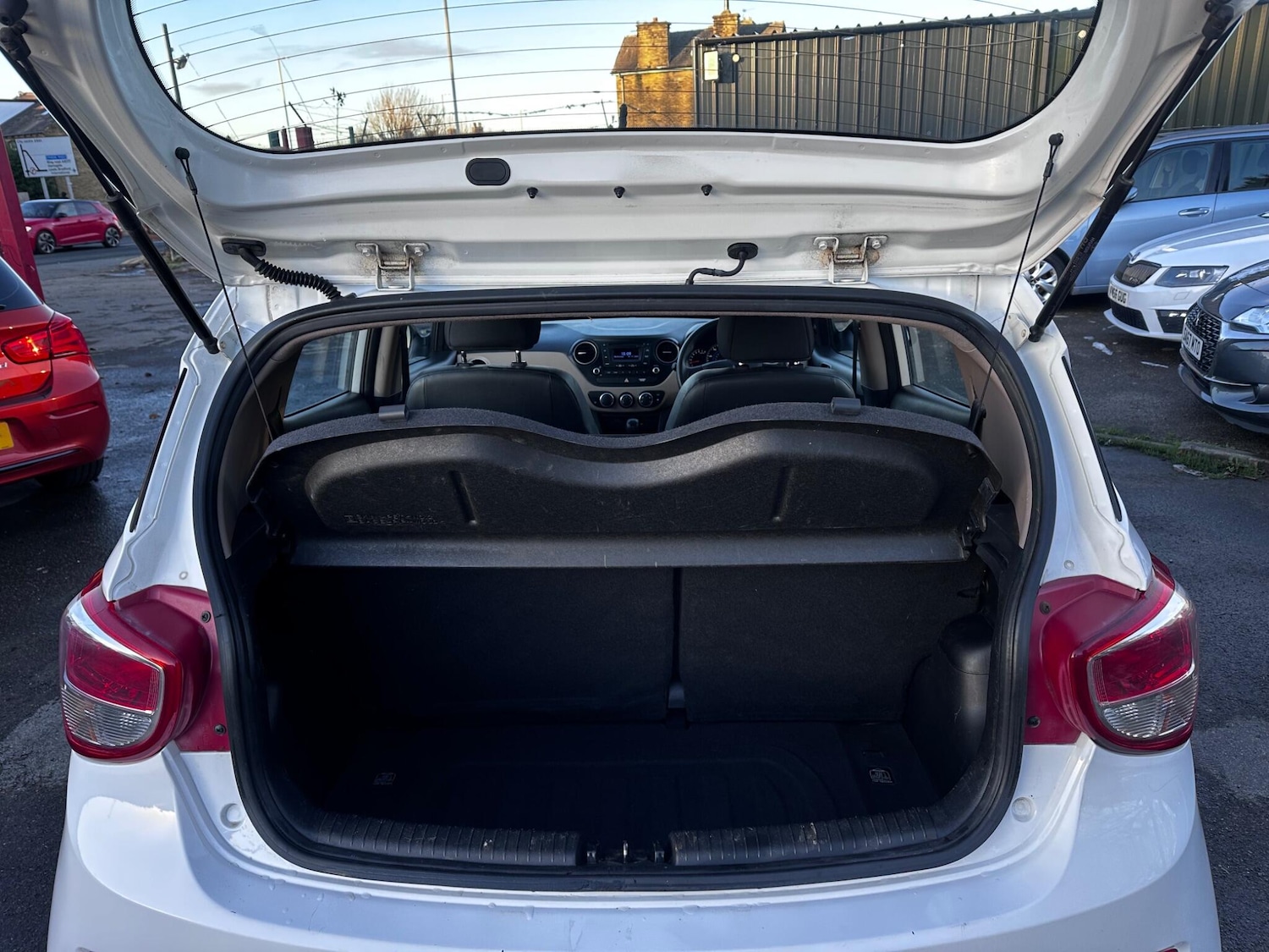 Used Hyundai i10 2014 for sale - 76620019: Photo 9