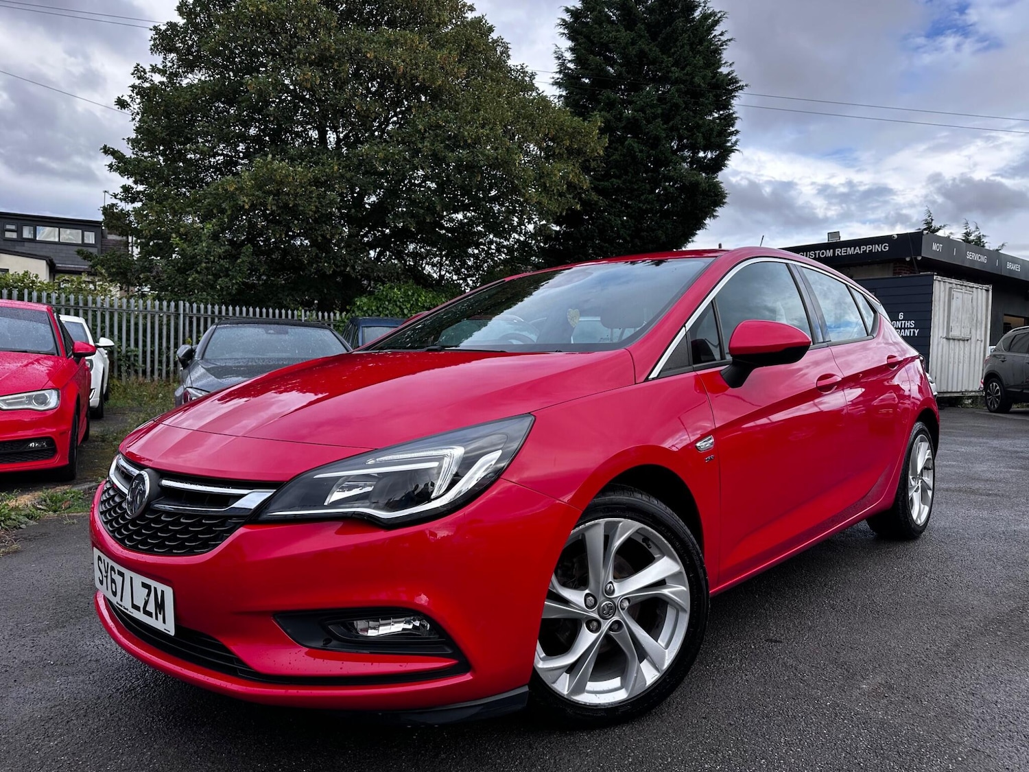 Used Vauxhall Astra 2017 for sale - 76667449: Photo 2