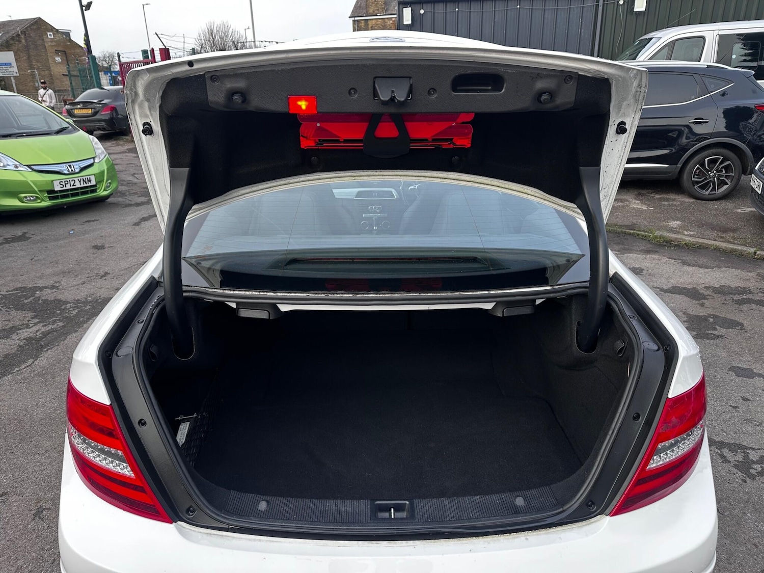 Used Mercedes-Benz C Class 2015 for sale - 77559094: Photo 11