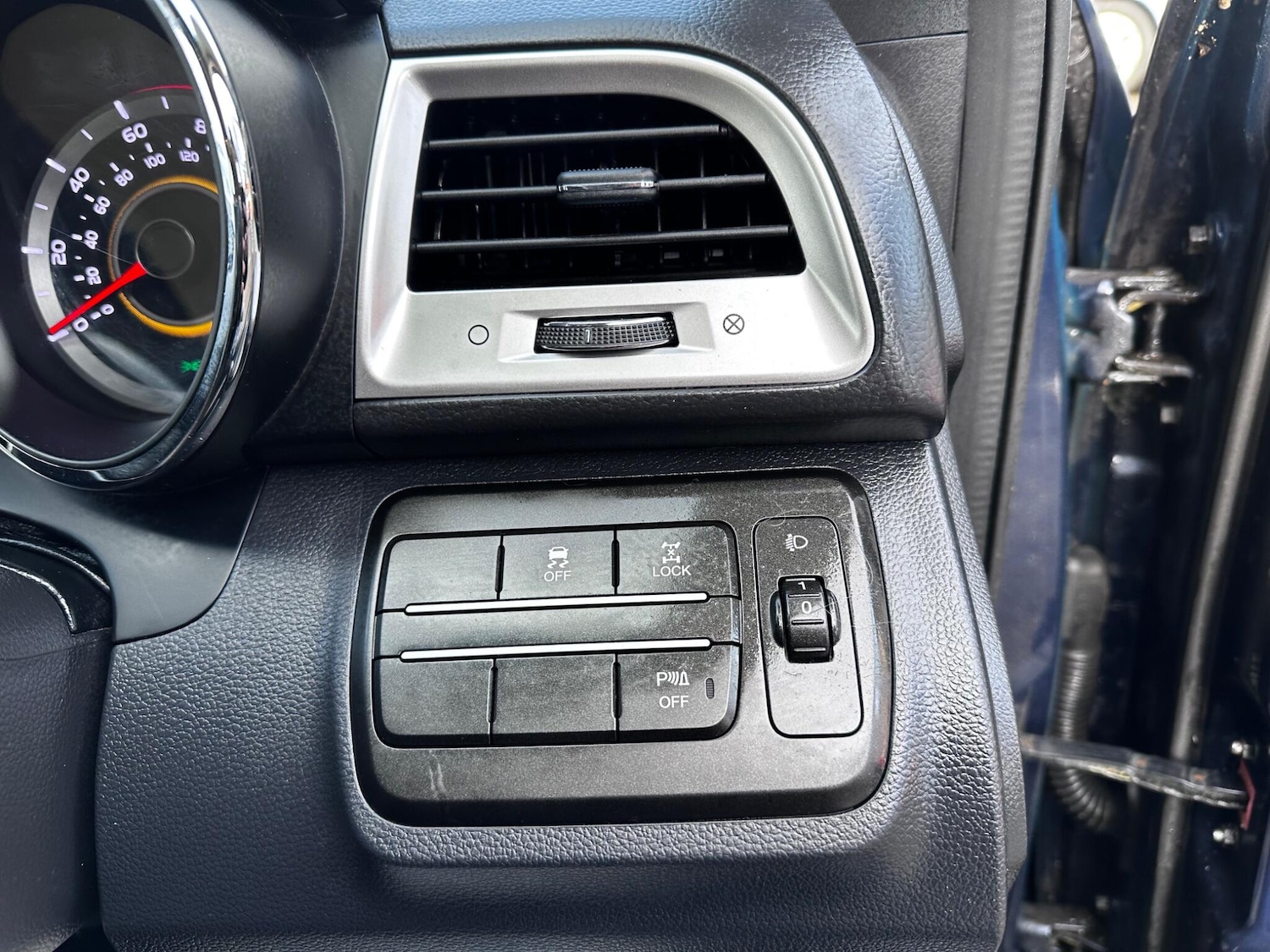 Used Ssangyong Tivoli for sale - 78058976: Photo 27