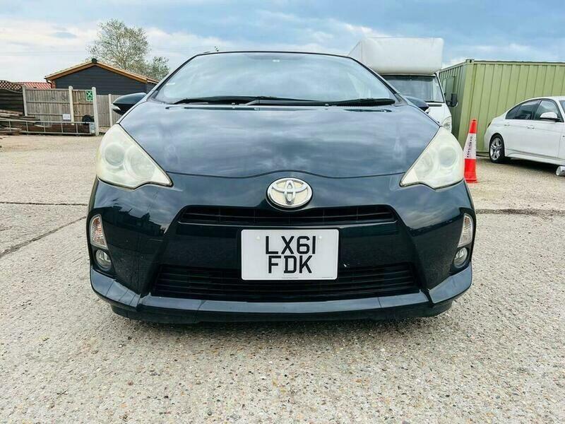 Used Toyota Aqua 2024 for sale - 76371015: Photo 2