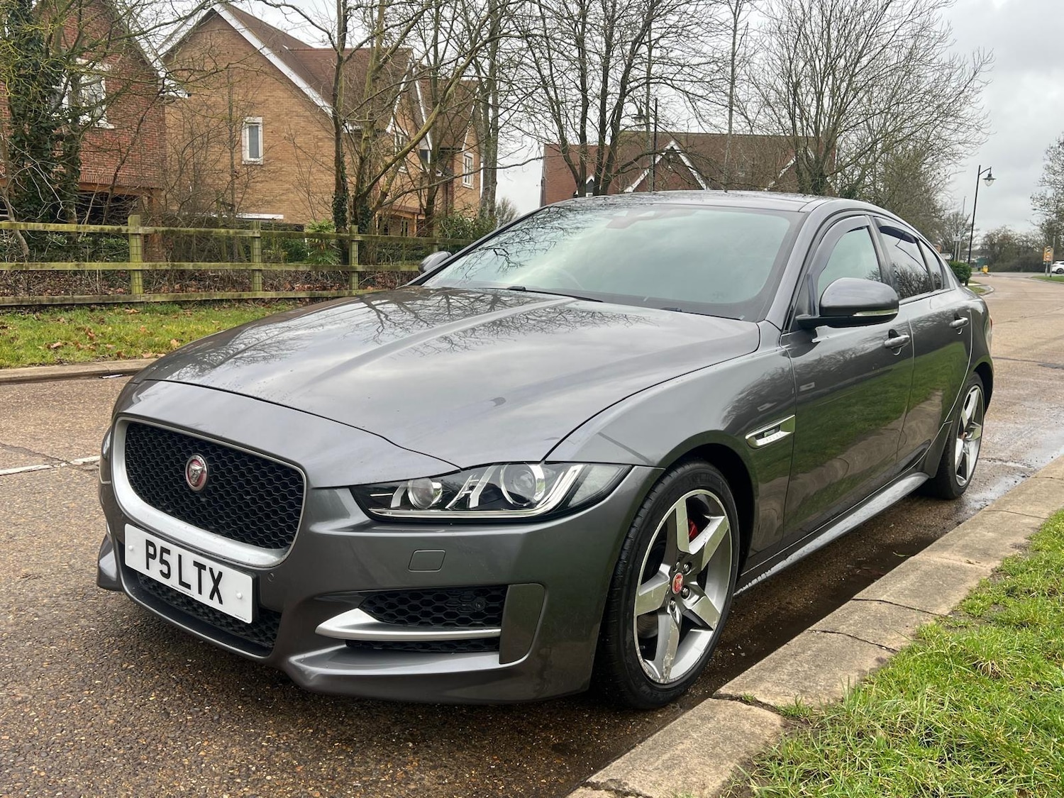 Used Jaguar XE 2016 for sale - 77411126: Photo 3