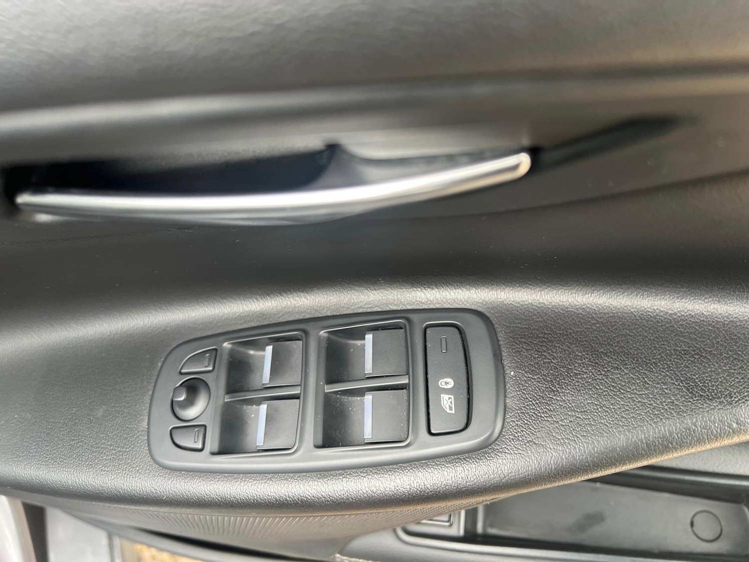 Used Jaguar XE 2016 for sale - 77411126: Photo 30