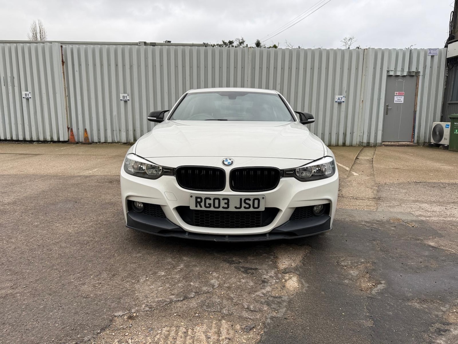 Used BMW 3 Series 2015 for sale - 78063100: Photo 2