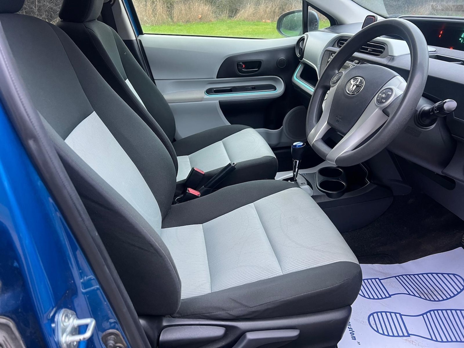 Used Toyota Aqua 2024 for sale - 77175321: Photo 11