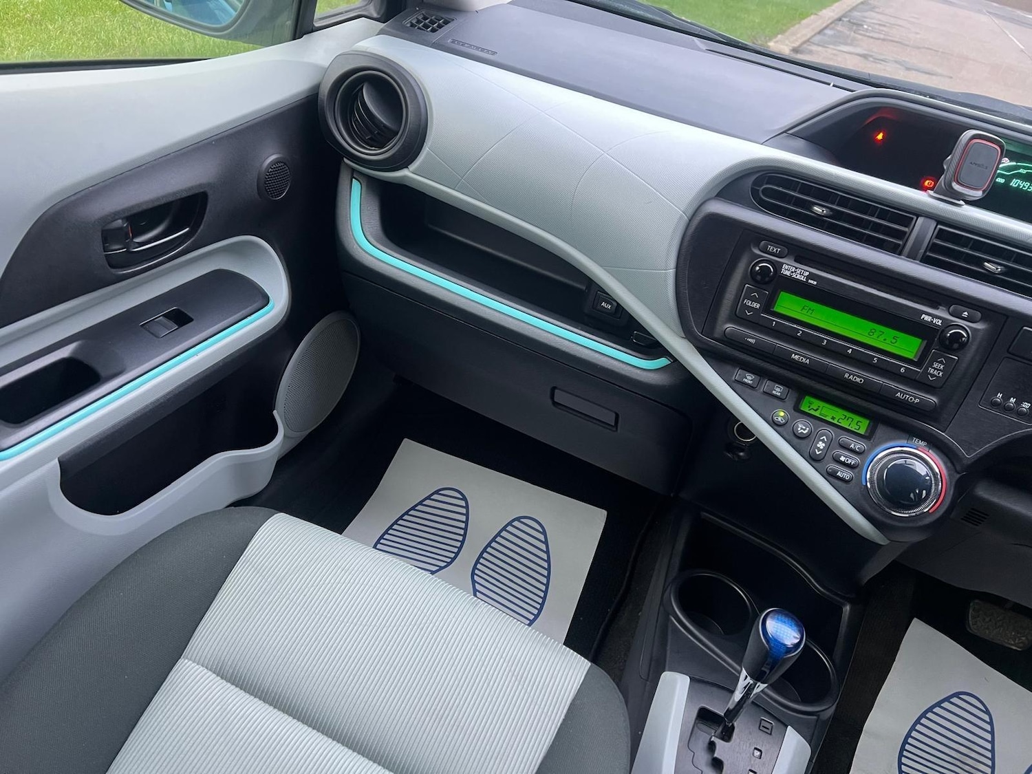 Used Toyota Aqua 2024 for sale - 77175321: Photo 15