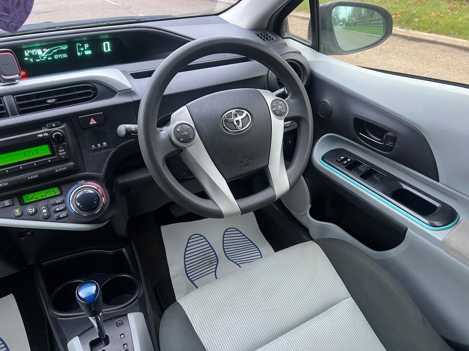 Used Toyota Aqua 2024 for sale - 77175321: Photo 16