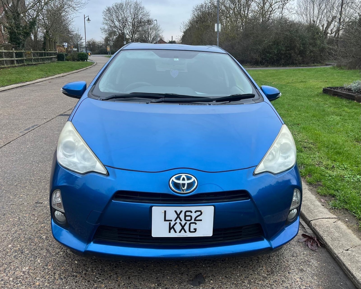 Used Toyota Aqua 2024 for sale - 77175321: Photo 2