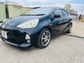 Used Toyota Aqua 2012 for sale - 76020510: Photo