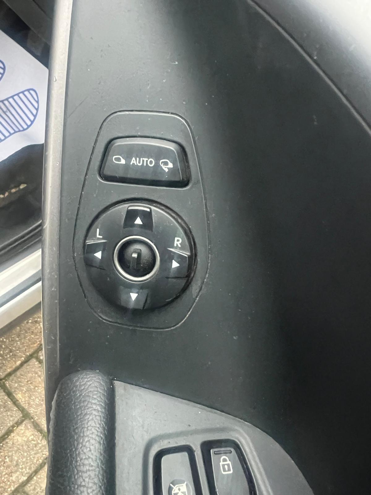 Used Hyundai Santa Fe 2013 for sale - 77074663: Photo 33