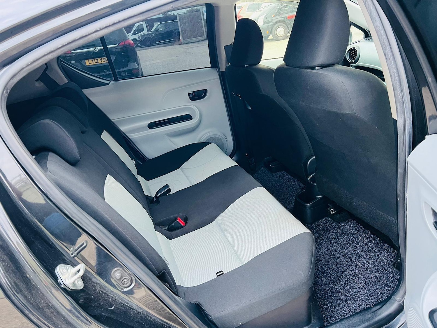 Used Toyota Aqua for sale - 77242633: Photo 16