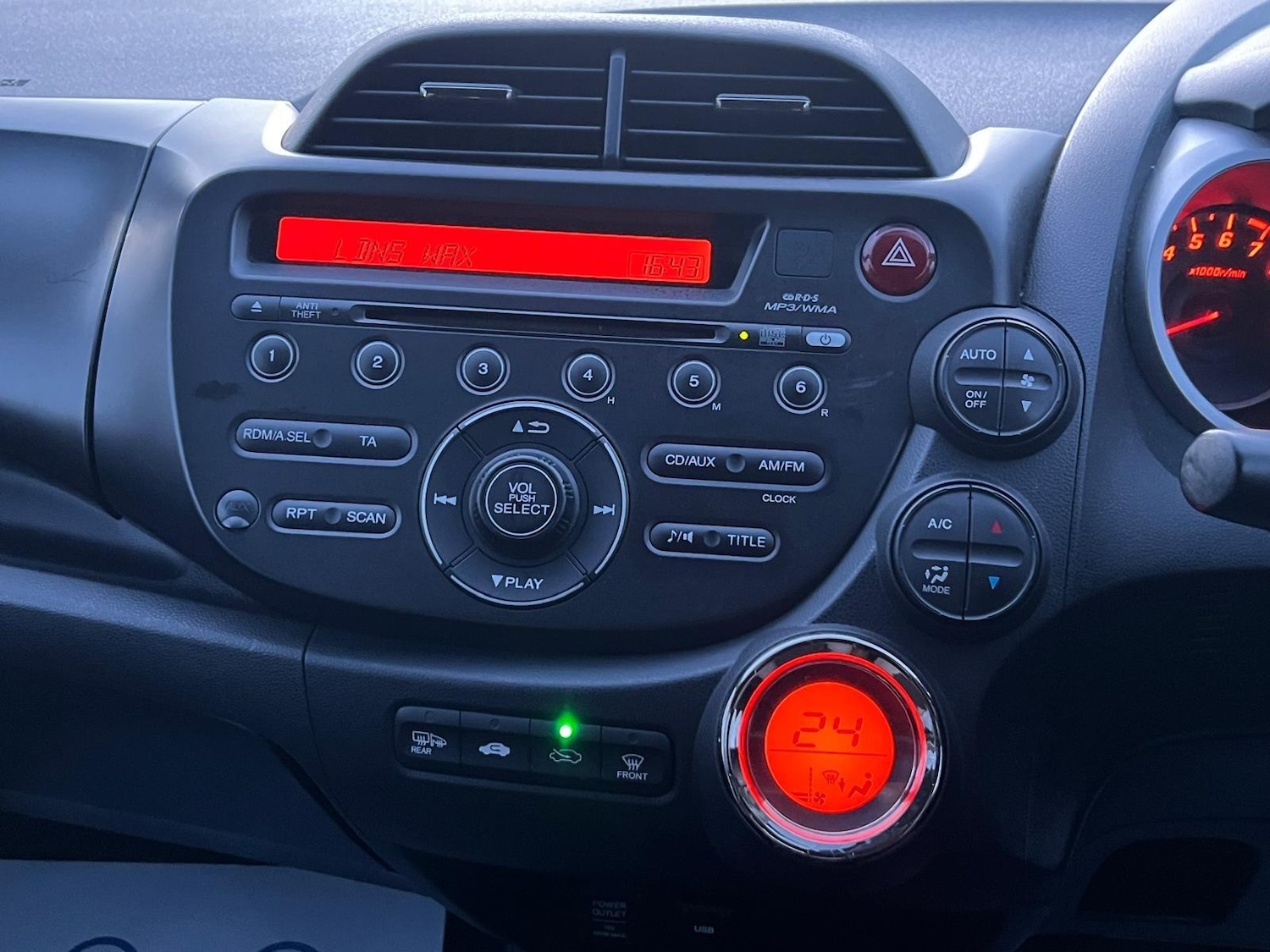 Used Honda Jazz 2014 for sale - 77320795: Photo 30