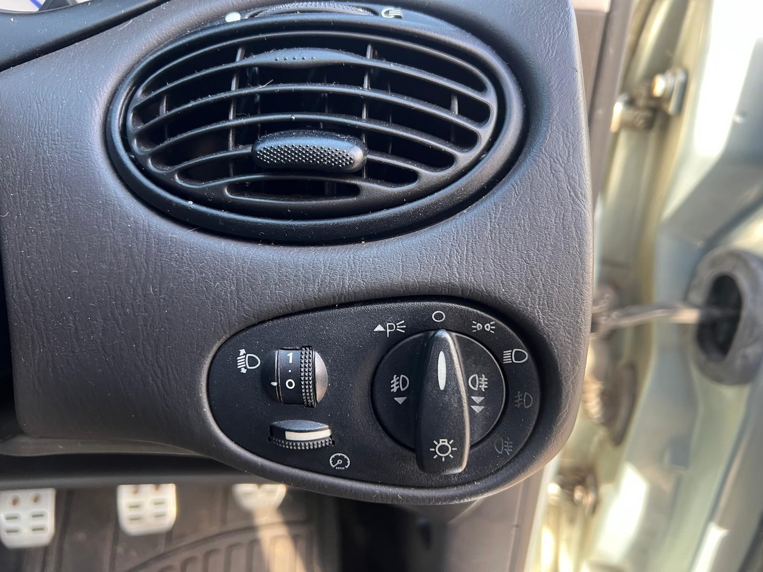 Used Ford Focus 2004 for sale - 77769591: Photo 36