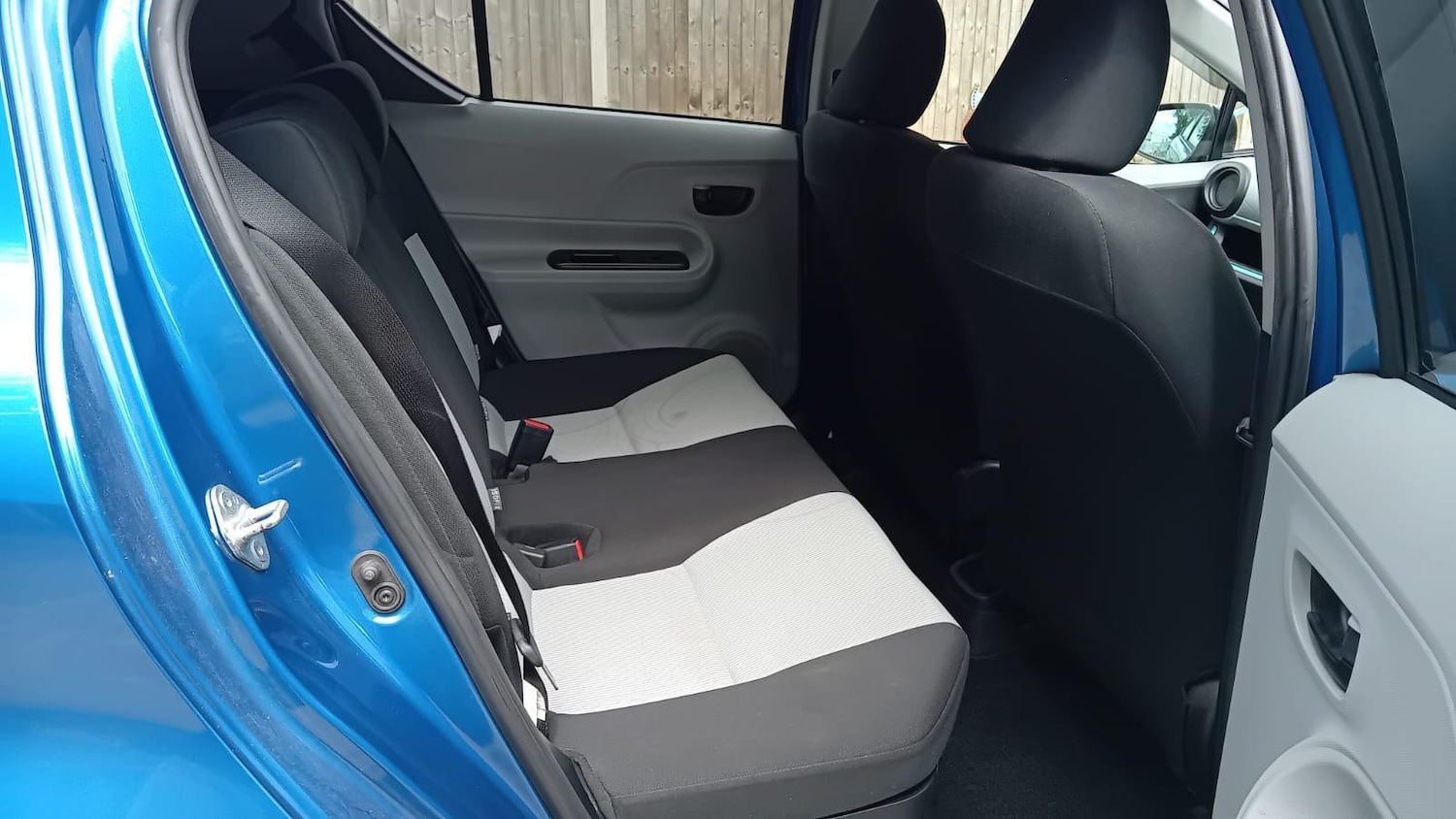 Used Toyota Aqua 2024 for sale - 76527994: Photo 11