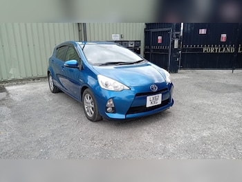 Used Toyota Aqua 2024 for sale - 76527994: Photo