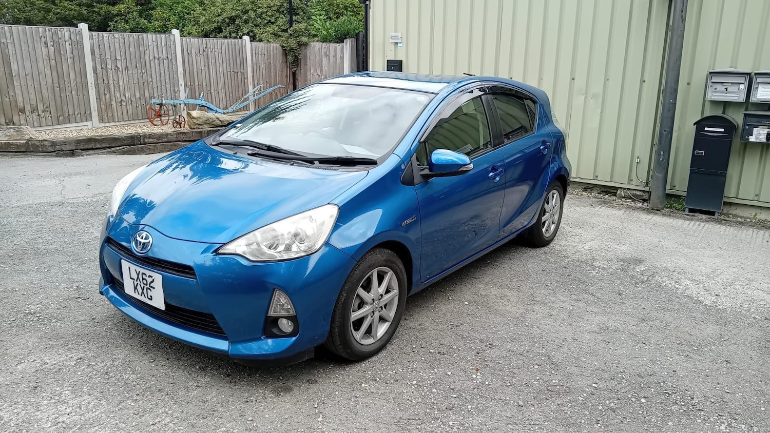 Used Toyota Aqua 2024 for sale - 76527994: Photo 2