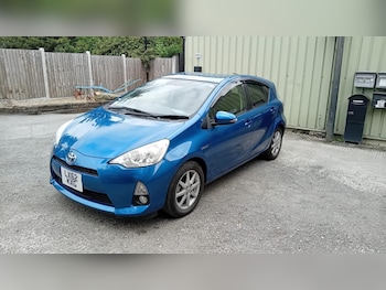 Used Toyota Aqua 2024 for sale - 76527994: Photo