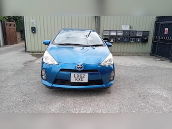 Used Toyota Aqua 2024 for sale - 76527994: Photo