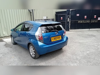 Used Toyota Aqua 2024 for sale - 76527994: Photo