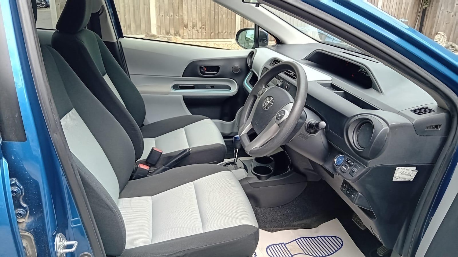 Used Toyota Aqua 2024 for sale - 76527994: Photo 9