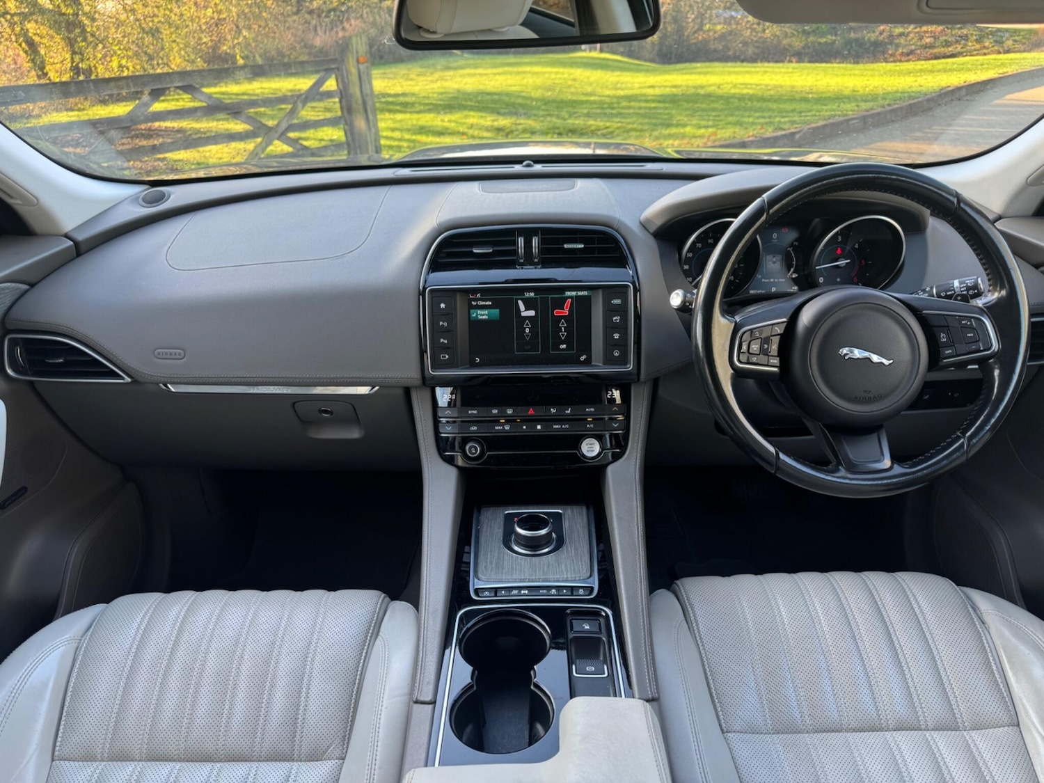 Used Jaguar F-Pace 2016 for sale - 76714899: Photo 24