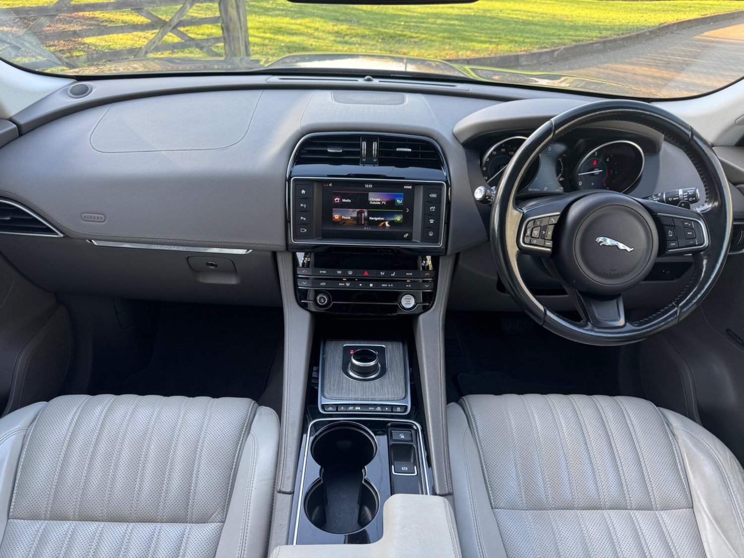 Used Jaguar F-Pace 2016 for sale - 76714899: Photo 26