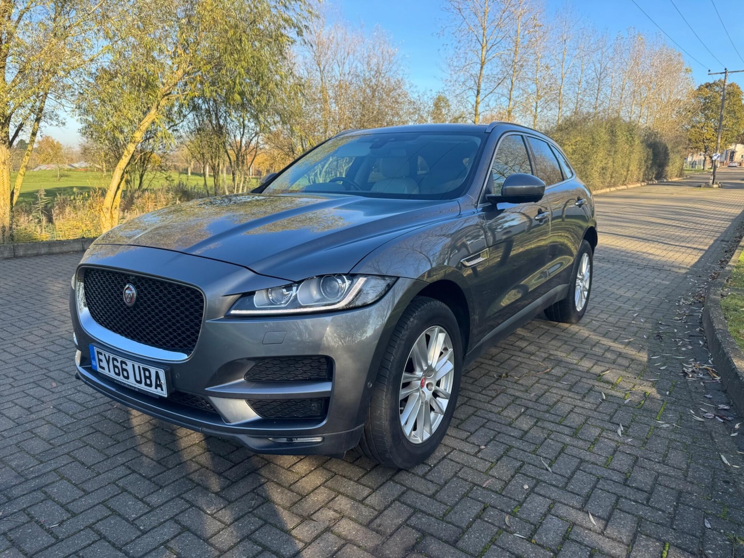 Used Jaguar F-Pace 2016 for sale - 76714899: Photo 3