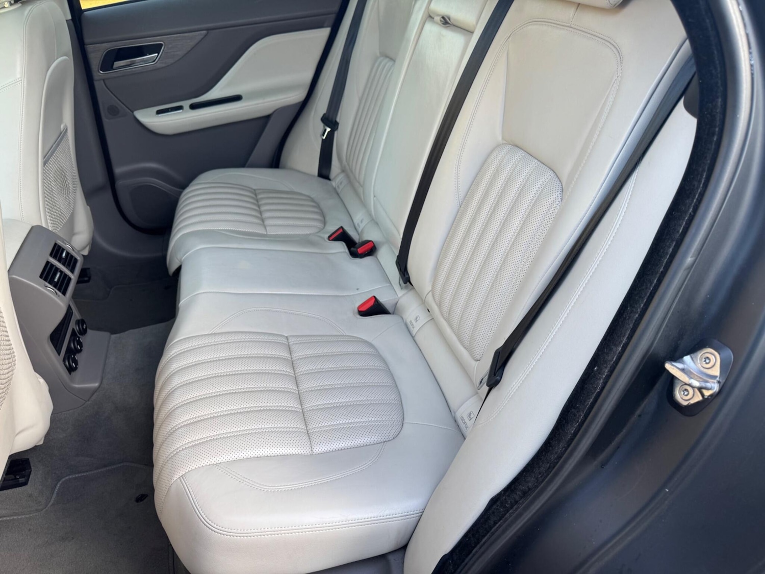 Used Jaguar F-Pace 2016 for sale - 76714899: Photo 34