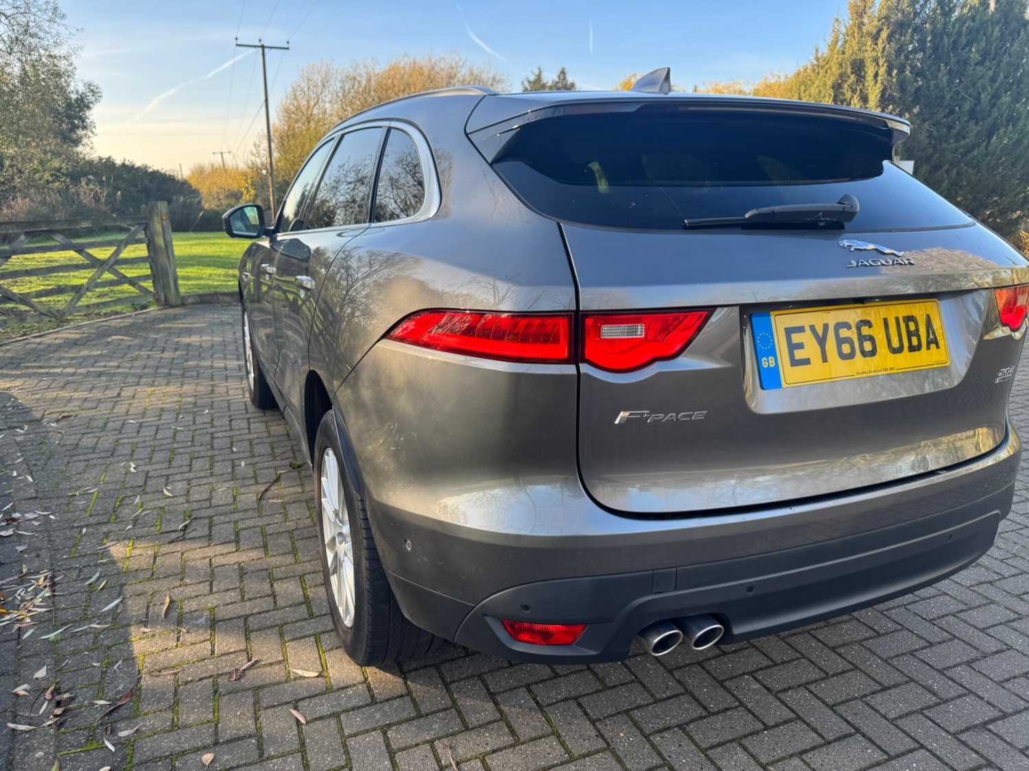 Used Jaguar F-Pace 2016 for sale - 76714899: Photo 4