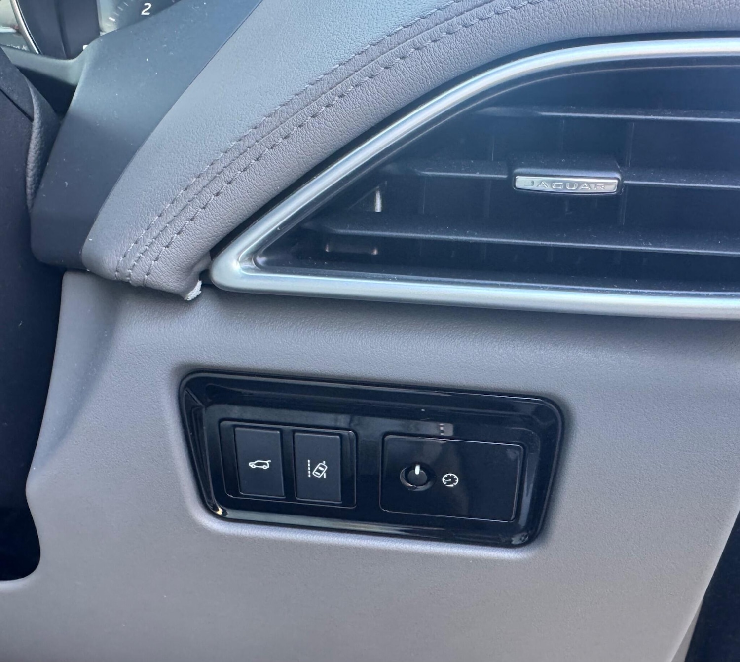 Used Jaguar F-Pace 2016 for sale - 76714899: Photo 44